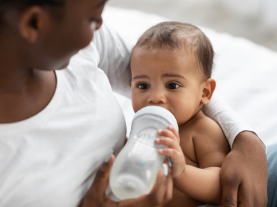 Passer à l’allaitement mixte sans perturber bébé : nos conseils pratiques